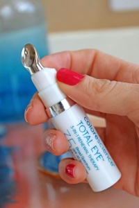 COLORESCIENCE Total Eye 3 in 1 Erneuerungstherapie SPF35 7ml - Img 3