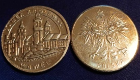 Polonia 2024 - castelul regal Wawel din Cracovia, medal aurit - cu stema tarii
