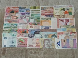 Lot 50 bancnote diferite