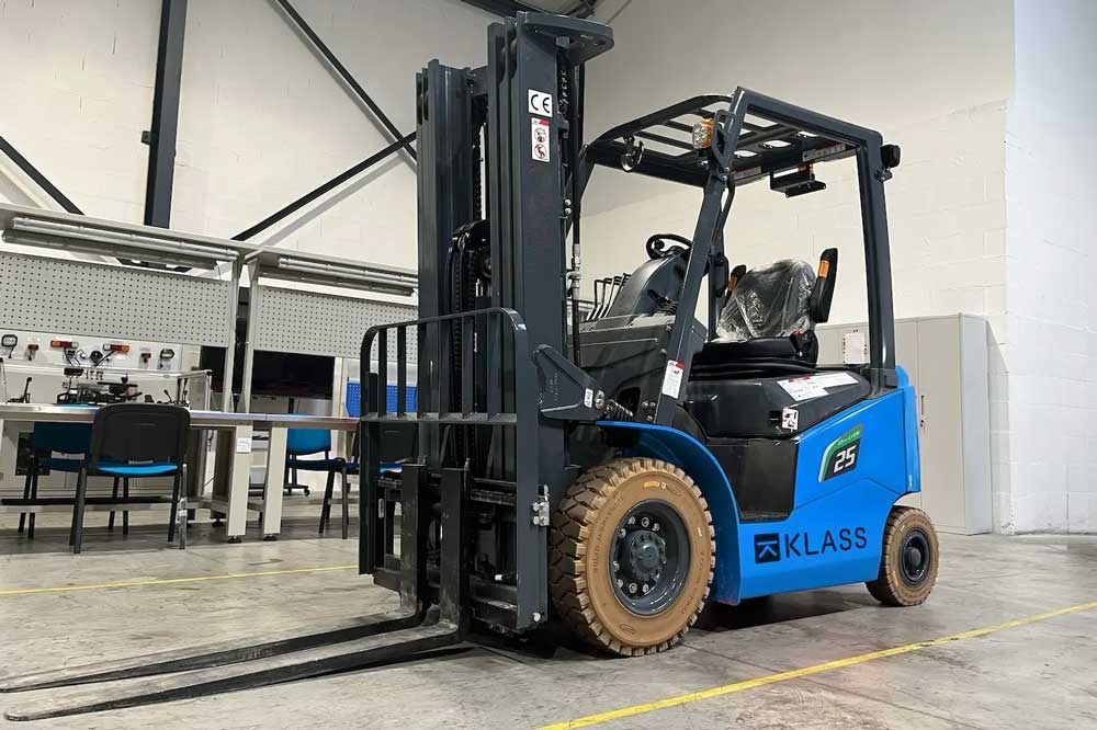 CPD25-GB2LI-S Stivuitor electric 2.500 kg, inaltime de ridicare 3.500 - 4.700 mm - Imagine 2