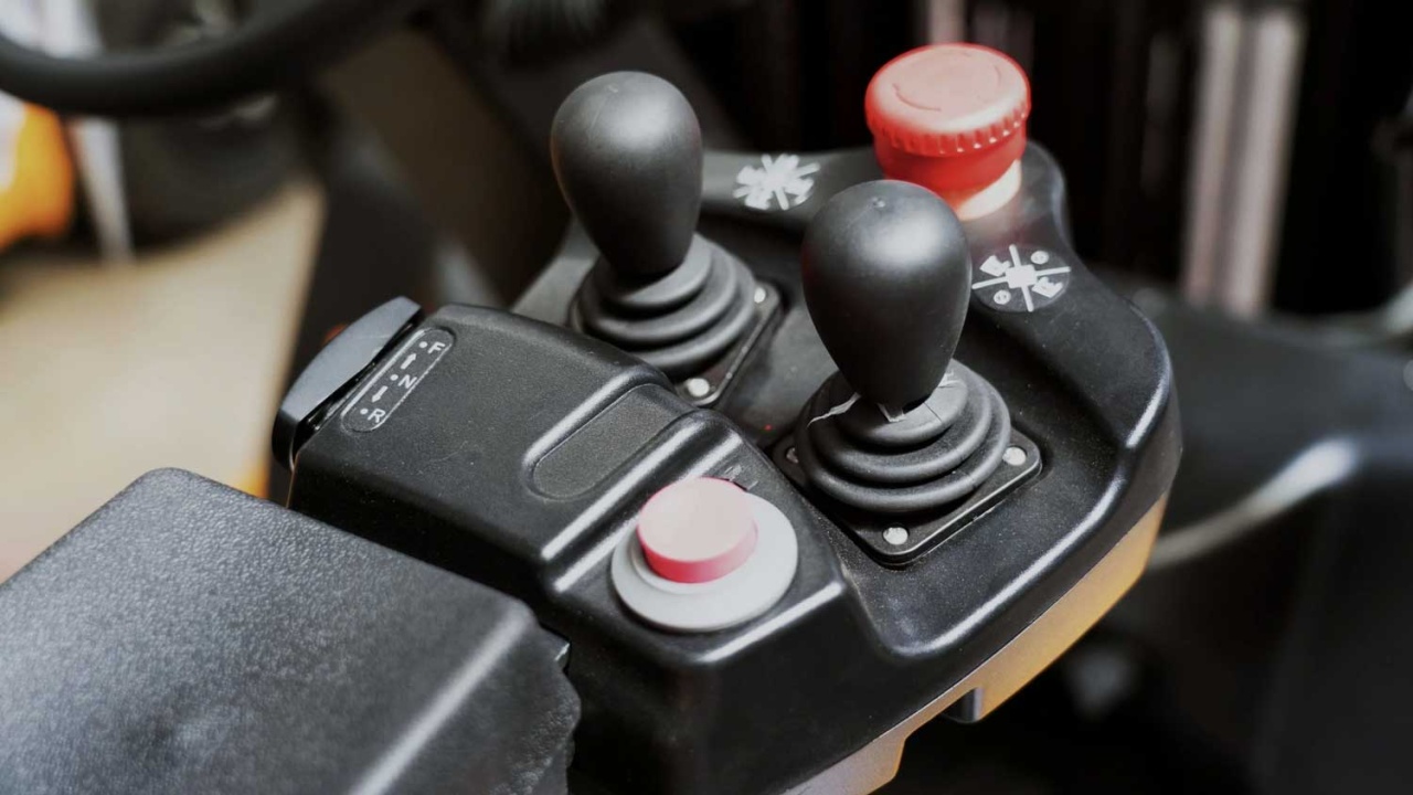 EFL353, Stivuitor electric 3.500 kg, inaltime de ridicare 3.300 - 4.800 mm - Imagine 4