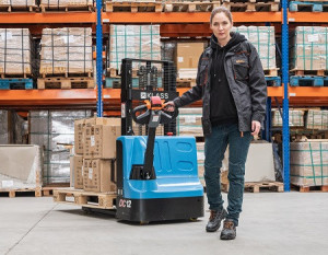 CDD12J Li, Transpalet electric cu catarg 1.200 kg. inaltime de ridicare 2.000 - 3.500 mm - Img 2