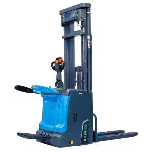 CDD16-A2FLIH Transpalet electric cu catarg 1.600 kg, baterie Li-Ion, platforma rabatabila, inaltime de ridicare 5.400 mm