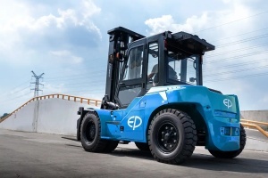 EFL803-6, Stivuitor electric 8.000 kg, catarg triplex, cabina inchisa si incalzita - Img 2