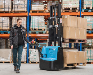 ES1225 MMi, Transpalet electric cu ridicare dubla, capacitate maxima 1.200 kg., inaltime maxima de ridicare 2.500 mm - Img 6