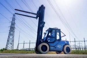 EFL803-6, Stivuitor electric 8.000 kg, catarg triplex, cabina inchisa si incalzita - Img 3