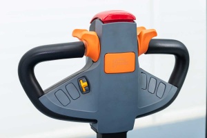 CDD12R-EN Transpalet electric cu catarg 1.200 kg, inaltime de ridicare 2.500 - 3.500 mm - Img 4