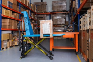 EHLS1500N Transpalet manual tip foarfeca 1.500 kg, ridicare electrica, inaltime de ridicare 800 mm - Img 2