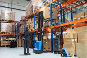 QDA12EL Transpalet electric cu catarg 1.200 kg, inaltime de ridicare 2.000 - 2.500 mm - Img 2
