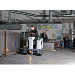 MASINA DE MATURAT CU POST DE CONDUCERE, CU BATERIE, INCARCATOR , 2 BATERII NILFISK SR 1101 B - Img 3