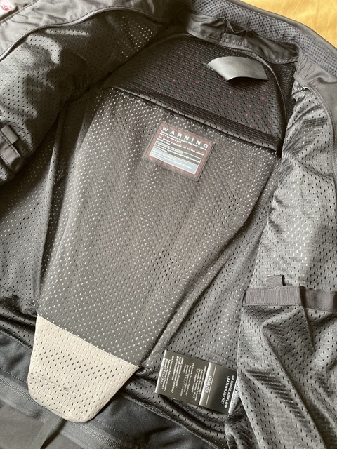Protecție spate Alpinestars Nucleon Plasma montata in geaca