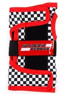 Role Ferrari, reglabile, masura 29 - 32, culoare rosie, cu set protectie si casca - Img 5