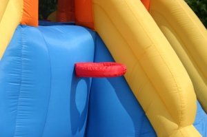 Saltea gonflabila Obstacle Course cu spatiu de catarat, doua tobogane, loc pentru sarit si doua tunele - Img 3