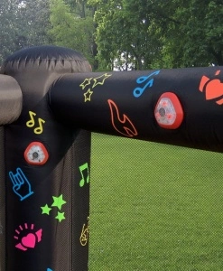 Saltea gonflabila interactiva Kidz Rock cu loc pentru sarituri, tobogan si 6 paduri cu lumini si sunete - Img 3