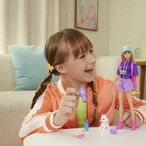 BARBIE FAMILY AND FRIENDS SET PAPUSA BARBIE MALIBU SI ACCESORII AVENTURI IN AER LIBER - Img 4