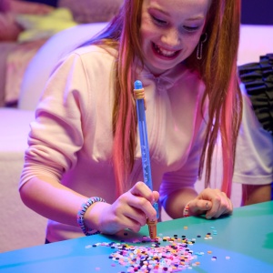 COOL MAKER K POP VANATORI DE DEMONI APARAT PENTRU CONFECTIONAT BRATARI HEISHI - Img 6