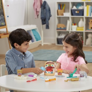 PLAY-DOH SET DENTISTUL CU ACCESORII SI DINTI COLORATI - Img 5