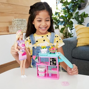 Set Barbie Cariere – păpușă cu florărie și flori colorate pentru joacă creativă