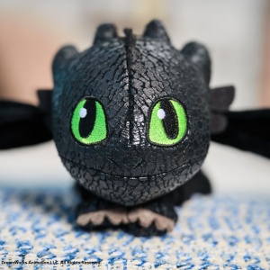 CUM SA ITI DRESEZI DRAGONUL HUG SI GLIDE FIGURINA DRAGON TOOTHLESS - Img 8