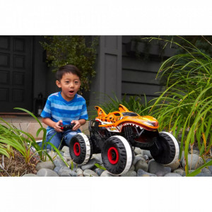Masinuta cu Telecomanda Hot Wheels Monster Truck, Unstoppable Tiger Shark 1:15 - Img 5