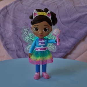 GABBYS DOLLHOUSE FAIRYLANDIA MAGIA PAPADIEI PAPUSA GABBY INTERACTIVA 33CM - Img 10