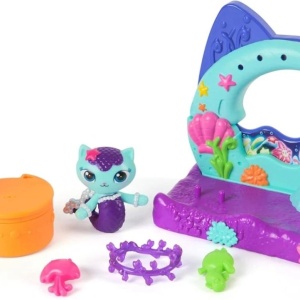 GABBYS DOLLHOUSE FILMUL SET BALCONUL ACVARIU SI FIGURINA MERCAT - Img 2