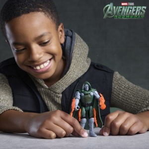 MARVEL AVENGERS DOOMSDAY ACTION VERSE SET FIGURINA DOCTOR DOOM SI ACCESORII - Img 4