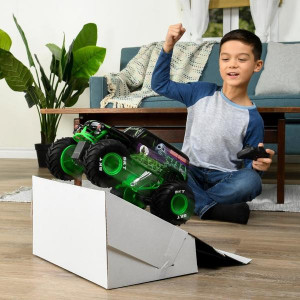 Masinuta cu Telecomanda Monster Jam- Freestyle Force Grave Digger 1:15 - Img 7