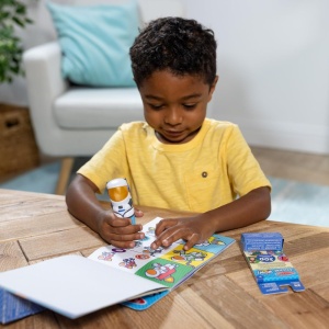 MELISSA AND DOUG STICKER WOW SET DE JOACA AUTOCOLANTE SI STAMPILA ASTRONAUT - Img 3