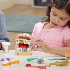 PLAY-DOH SET DENTISTUL CU ACCESORII SI DINTI COLORATI - Img 6