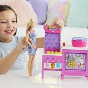 Set de Joaca Barbie Estate, Detectivi pe Plaja cu Cabina de Jocuri, Papusa Malibu si Accesorii - Img 4