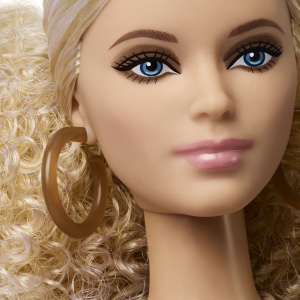 BARBIE SIGNATURE PAPUSA BARBIE BASIC MODEL 07 BLONDA - Img 5