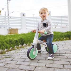 Bicicletă Hape echilibru verde – jucărie sigură și robustă pentru copii