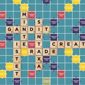 JOC SCRABBLE 2 IN 1 DIN LEMN IN LIMBA ROMANA - Img 12