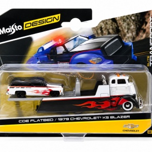 MAISTO DESIGN ELITE TRANSPORT SET CAMION CU RAMPA COE FLATBED SI MASINUTA CHEVROLET K5 BLAZER 1979 SCARA 1 LA 64 - Img 2