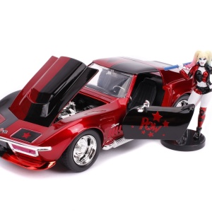 MASINUTA DIN METAL HARLEY QUINN 1969 CHEVY CORVETTE SCARA 1:24 - Img 7