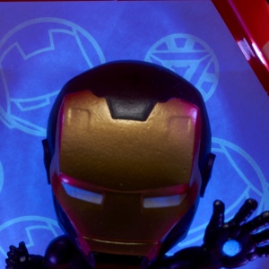 WOW! PODS - MARVEL IRON MAN CU ARMURA NEGRU SI AURIU - Img 4
