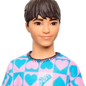 BARBIE PAPUSA BAIAT FASHIONISTAS CU BLUZA CU INIMIOARE - Img 5