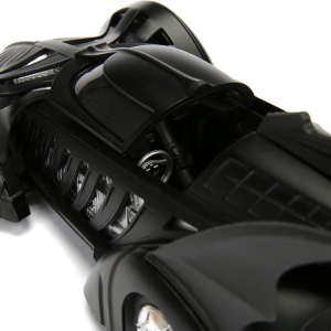 JADA DC SET BATMAN FOREVER FIGURINA BATMAN SI MASINUTA METALICA BATMOBILE SCARA 1 LA 24 - Img 9