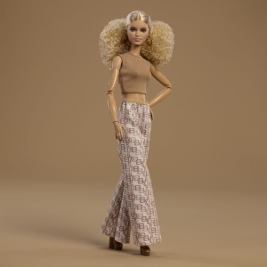 BARBIE SIGNATURE PAPUSA BARBIE BASIC MODEL 07 BLONDA - Img 9