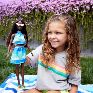 BARBIE TRAVEL PAPUSA BARBIE ANIVERSARE 50 DE ANI MALIBU BRUNETA - Img 3