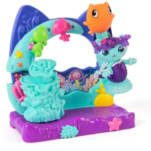 GABBYS DOLLHOUSE FILMUL SET BALCONUL ACVARIU SI FIGURINA MERCAT - Img 3
