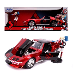 MASINUTA DIN METAL HARLEY QUINN 1969 CHEVY CORVETTE SCARA 1:24 - Img 3
