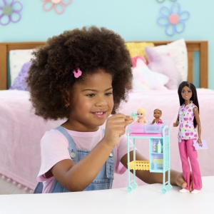 Papusa Barbie Bruneta Set de Joaca Medic Pediatru, multicolor, 32.5x19x6.5cm - Img 4