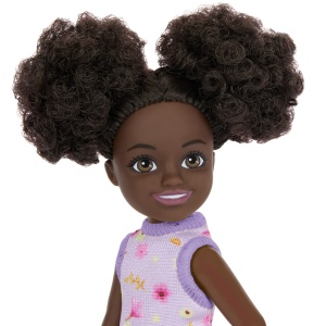 BARBIE PAPUSA CHELSEA CREOLA CU PAR AFRO SI ROCHITA MOV - Img 7