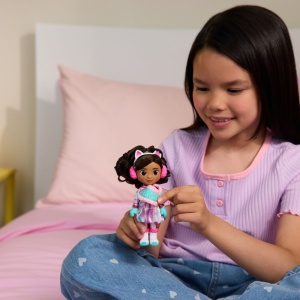 GABBYS DOLLHOUSE FILMUL PAPUSA TINUTA DE IARNA CU ACCESORII - Img 4