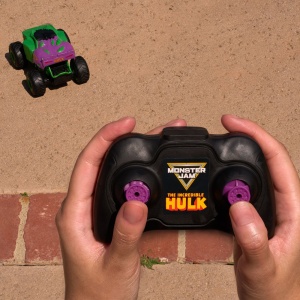 MONSTER JAM MARVEL CAMION GIGANT RC CU TELECOMANDA INCREDIBILUL HULK - Img 7