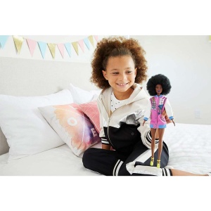 PAPUSA BARBIE FASHIONISTA CU PARUL AFRO SI JACHETA LILA - Img 3