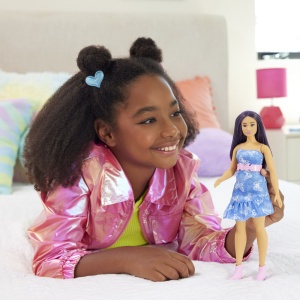 Papusa Barbie Fashionistas cu Par Brunet si Rochita cu Fluturasi - Img 3