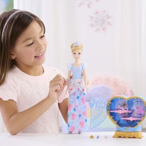 Papusa Cenusareasa, Disney Princess, set cu accesorii, multicolor, 32.5x18x7.5cm  - Img 6